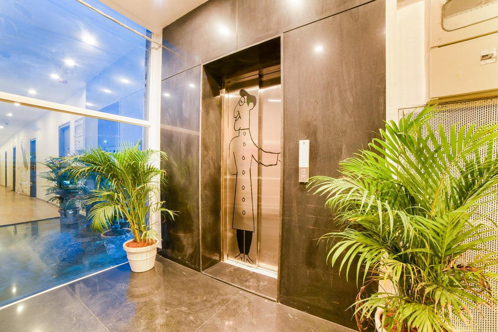 Super Townhouse Hosur Main Road Bommanahalli Near Gopalan Innovation Mall Bangalore Exterior photo